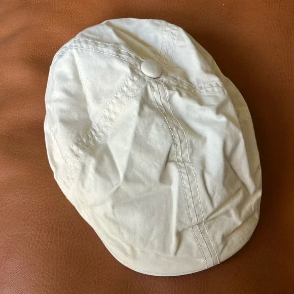 Baby Gap hat - Picture 1 of 3